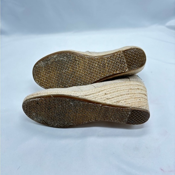 Toms cream color wedge heel botties size 7.5 - Picture 8 of 8